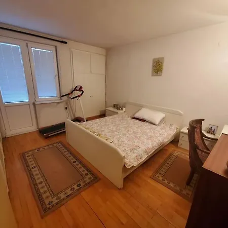 Entire G Floor In An Urban Quarter-freelance Fndly Apartment Skopje