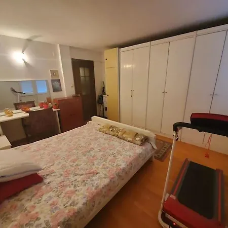 Entire G Floor In An Urban Quarter-freelance Fndly *